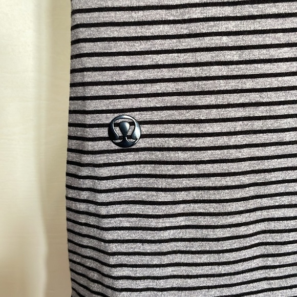 Lululemon Awesoma Henley, Sz 4 - Picture 3 of 5